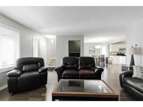 120 Sirius Avenue, Fort Mcmurray, AB - Indoor Photo Showing Living Room