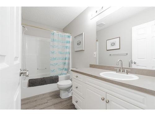 120 Sirius Avenue, Fort Mcmurray, AB - Indoor Photo Showing Bathroom