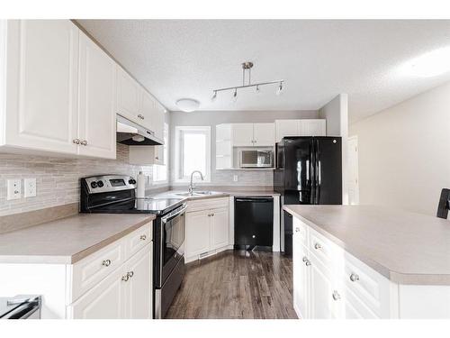 120 Sirius Avenue, Fort Mcmurray, AB - Indoor Photo Showing Kitchen