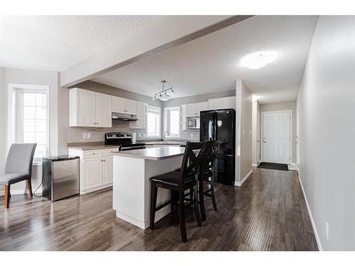 120 Sirius Avenue, Fort Mcmurray, AB - Indoor Photo Showing Kitchen With Upgraded Kitchen