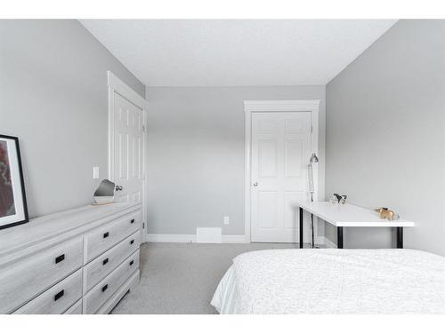 788 Heritage Drive, Fort Mcmurray, AB - Indoor Photo Showing Bedroom