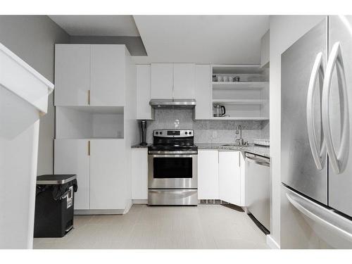 788 Heritage Drive, Fort Mcmurray, AB - Indoor Photo Showing Kitchen