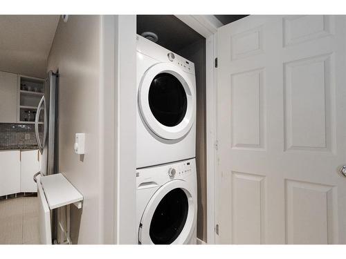 788 Heritage Drive, Fort Mcmurray, AB - Indoor Photo Showing Laundry Room