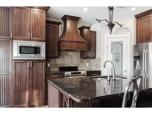 788 Heritage Drive, Fort Mcmurray, AB - Indoor Photo Showing Kitchen With Upgraded Kitchen