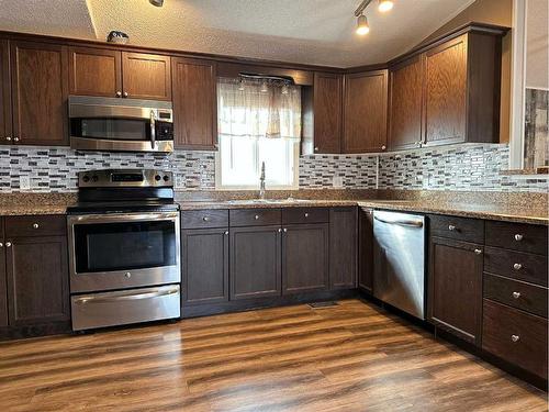 132 Morgan Avenue, Fort Mcmurray, AB - Indoor Photo Showing Kitchen