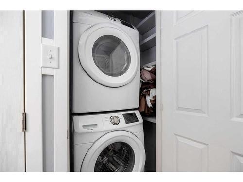 1527-21 Macdonald Drive, Fort Mcmurray, AB - Indoor Photo Showing Laundry Room