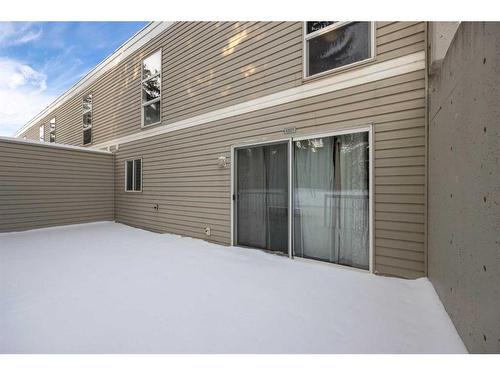 1527-21 Macdonald Drive, Fort Mcmurray, AB - Outdoor With Exterior