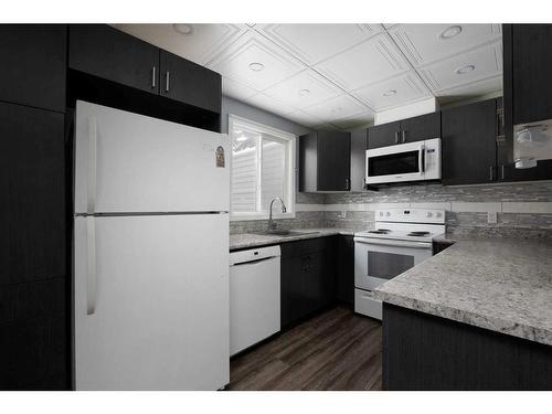 1527-21 Macdonald Drive, Fort Mcmurray, AB - Indoor Photo Showing Kitchen