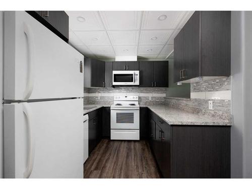 1527-21 Macdonald Drive, Fort Mcmurray, AB - Indoor Photo Showing Kitchen