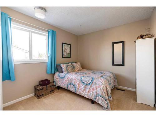 140 Brosseau Crescent, Fort Mcmurray, AB - Indoor Photo Showing Bedroom