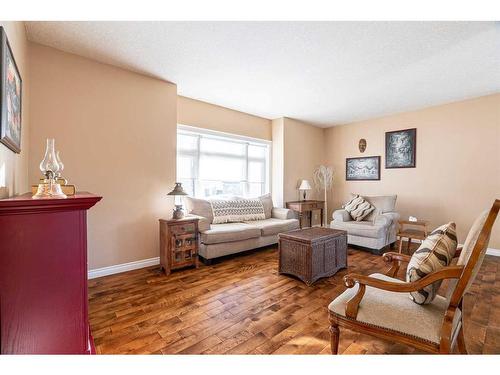 140 Brosseau Crescent, Fort Mcmurray, AB - Indoor Photo Showing Living Room