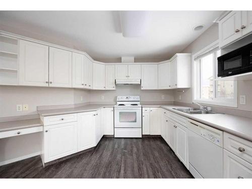 402-104 Loutit Road, Fort Mcmurray, AB - Indoor Photo Showing Kitchen With Double Sink