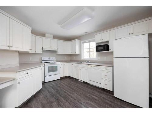 402-104 Loutit Road, Fort Mcmurray, AB - Indoor Photo Showing Kitchen