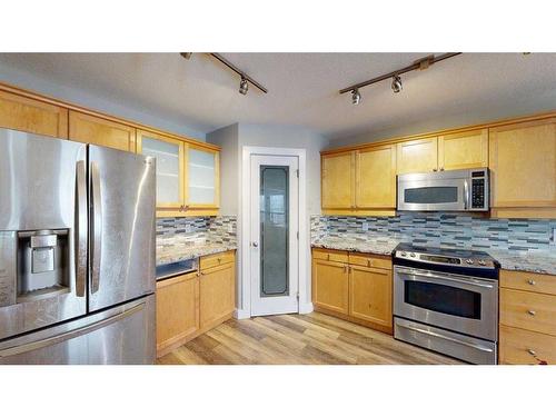 315 Warren Road, Fort Mcmurray, AB - Indoor Photo Showing Kitchen