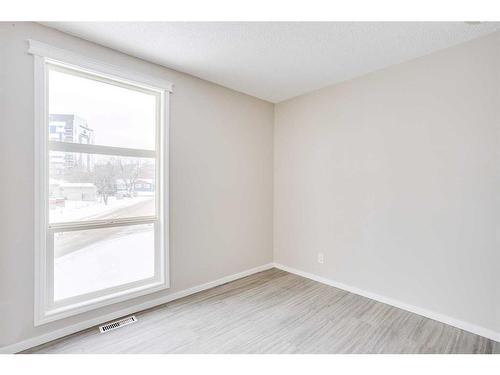 1501-21 Macdonald Drive, Fort Mcmurray, AB - Indoor Photo Showing Other Room