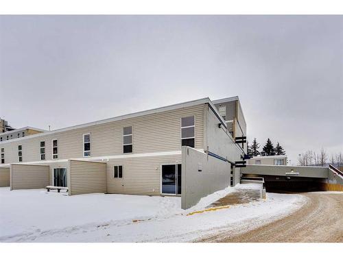 1501-21 Macdonald Drive, Fort Mcmurray, AB - Outdoor