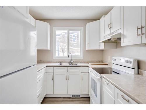 1501-21 Macdonald Drive, Fort Mcmurray, AB - Indoor Photo Showing Kitchen With Double Sink