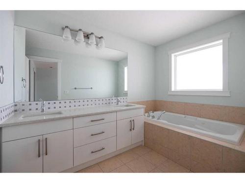 397 Collicott Drive, Fort Mcmurray, AB - Indoor Photo Showing Bathroom