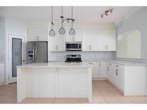 397 Collicott Drive, Fort Mcmurray, AB - Indoor Photo Showing Kitchen With Upgraded Kitchen