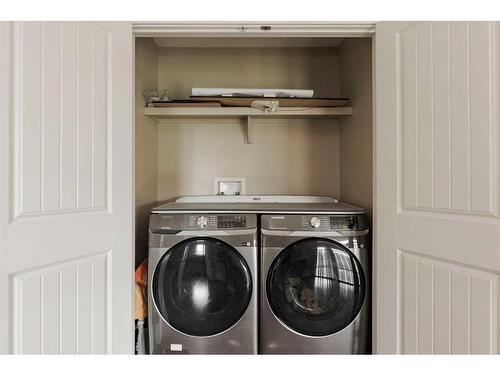 243 Wild Rose Street, Fort Mcmurray, AB - Indoor Photo Showing Laundry Room