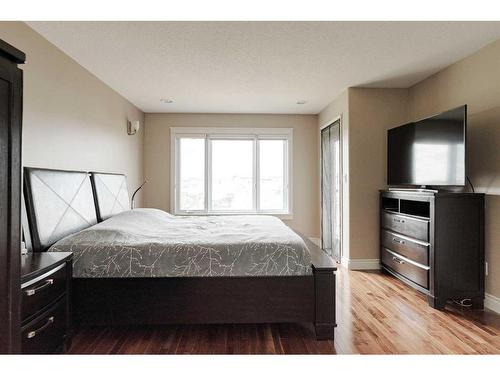 243 Wild Rose Street, Fort Mcmurray, AB - Indoor Photo Showing Bedroom