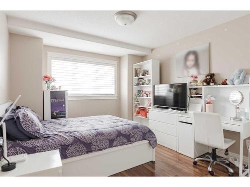 243 Wild Rose Street, Fort Mcmurray, AB - Indoor Photo Showing Bedroom