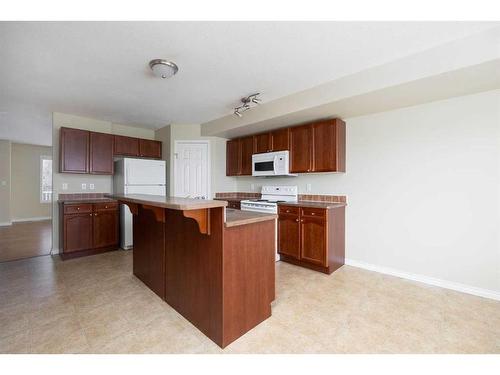 1-240 Laffont Way, Fort Mcmurray, AB - Indoor Photo Showing Kitchen