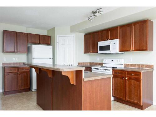 1-240 Laffont Way, Fort Mcmurray, AB - Indoor Photo Showing Kitchen