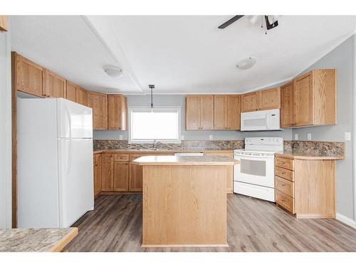 106 Grant Way, Fort Mcmurray, AB - Indoor Photo Showing Kitchen With Double Sink