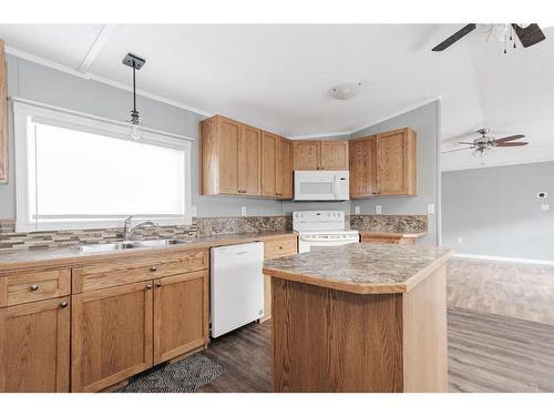 106 Grant Way, Fort Mcmurray, AB - Indoor Photo Showing Kitchen With Double Sink