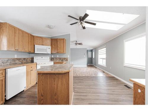 106 Grant Way, Fort Mcmurray, AB - Indoor Photo Showing Kitchen