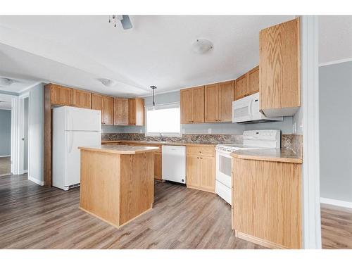 106 Grant Way, Fort Mcmurray, AB - Indoor Photo Showing Kitchen