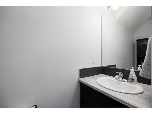 15-400 Sparrow Hawk Drive, Fort Mcmurray, AB - Indoor Photo Showing Bathroom