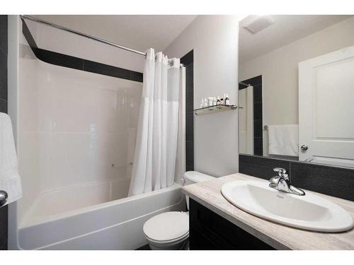 15-400 Sparrow Hawk Drive, Fort Mcmurray, AB - Indoor Photo Showing Bathroom