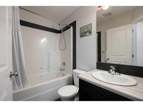 15-400 Sparrow Hawk Drive, Fort Mcmurray, AB - Indoor Photo Showing Bathroom