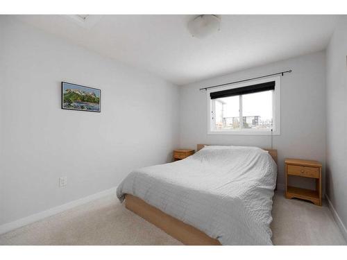 15-400 Sparrow Hawk Drive, Fort Mcmurray, AB - Indoor Photo Showing Bedroom