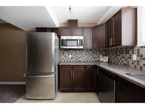 15-400 Sparrow Hawk Drive, Fort Mcmurray, AB - Indoor Photo Showing Kitchen