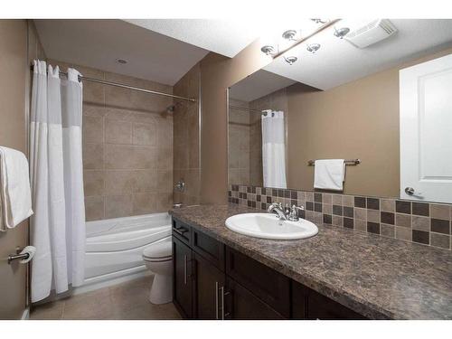 15-400 Sparrow Hawk Drive, Fort Mcmurray, AB - Indoor Photo Showing Bathroom