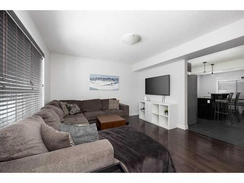 15-400 Sparrow Hawk Drive, Fort Mcmurray, AB - Indoor Photo Showing Living Room