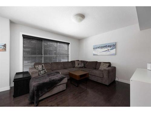 15-400 Sparrow Hawk Drive, Fort Mcmurray, AB - Indoor Photo Showing Living Room