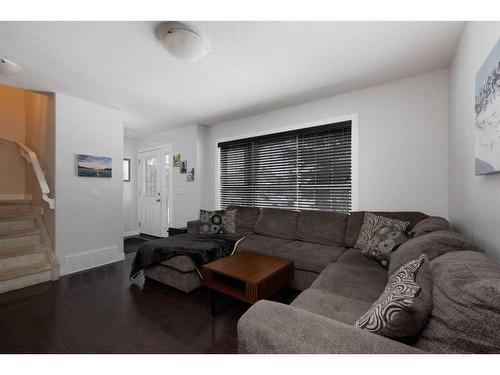 15-400 Sparrow Hawk Drive, Fort Mcmurray, AB - Indoor Photo Showing Living Room