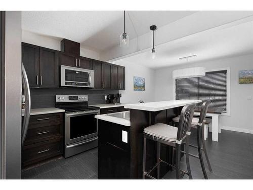 15-400 Sparrow Hawk Drive, Fort Mcmurray, AB - Indoor Photo Showing Kitchen With Upgraded Kitchen