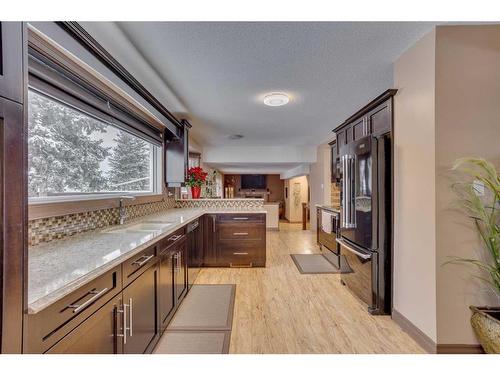 172 Brosseau Crescent, Fort Mcmurray, AB - Indoor Photo Showing Kitchen With Double Sink