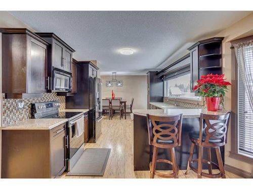 172 Brosseau Crescent, Fort Mcmurray, AB - Indoor Photo Showing Kitchen