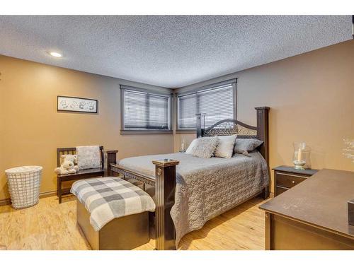 172 Brosseau Crescent, Fort Mcmurray, AB - Indoor Photo Showing Bedroom