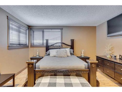 172 Brosseau Crescent, Fort Mcmurray, AB - Indoor Photo Showing Bedroom