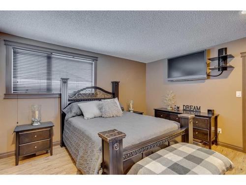 172 Brosseau Crescent, Fort Mcmurray, AB - Indoor Photo Showing Bedroom