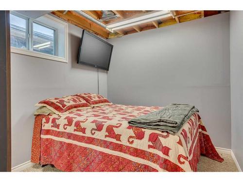 172 Brosseau Crescent, Fort Mcmurray, AB - Indoor Photo Showing Bedroom