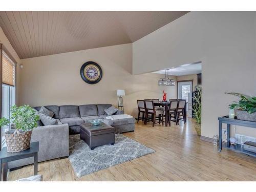 172 Brosseau Crescent, Fort Mcmurray, AB - Indoor Photo Showing Living Room