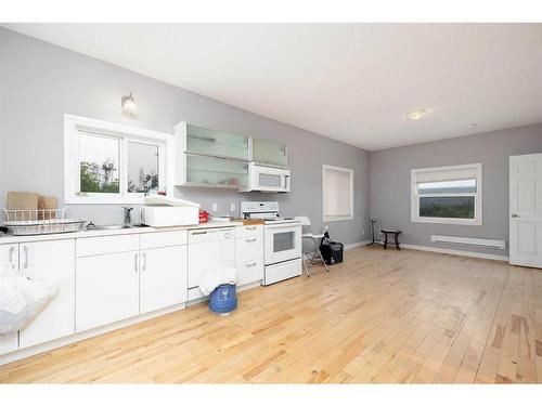 5627 Draper Road, Fort Mcmurray, AB - Indoor Photo Showing Kitchen